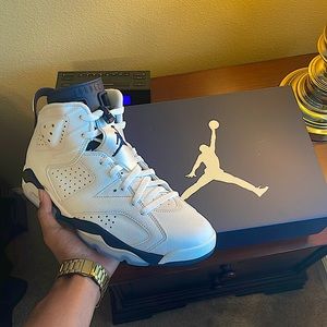 Air Jordan Retro 6 Midnight Navy size 10.5
